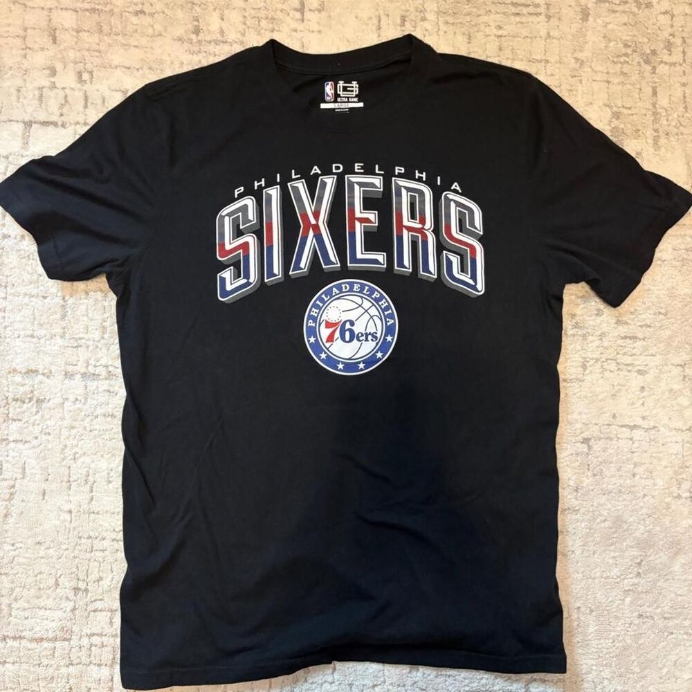 Nba Men's Black and Navy T-shirt